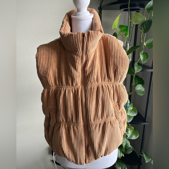 Forever 21 Camel Ribbed Puffer Vest - Picture 1 of 7